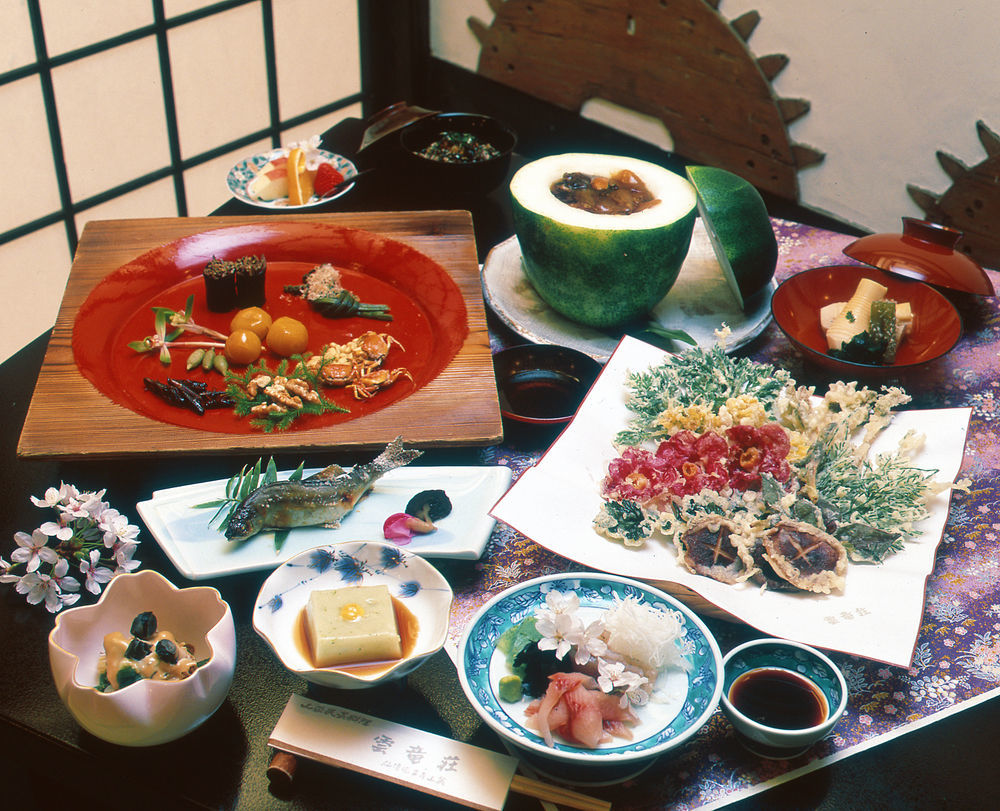 Unryuso Hotel Shinshiro Екстериор снимка